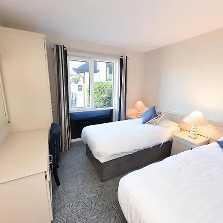 Whispering Pines * Crosshaven